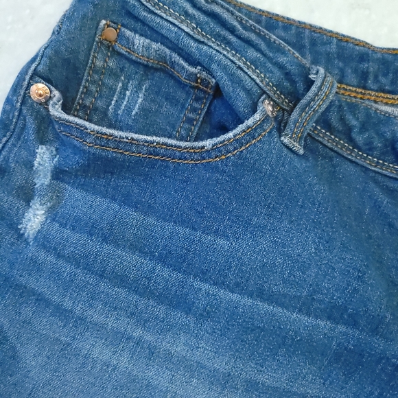 APT 9 Women’s Size 14 Stretch Denim Jean Cut Off Short Blue Mid Rise Medium Wash - Picture 2 of 9